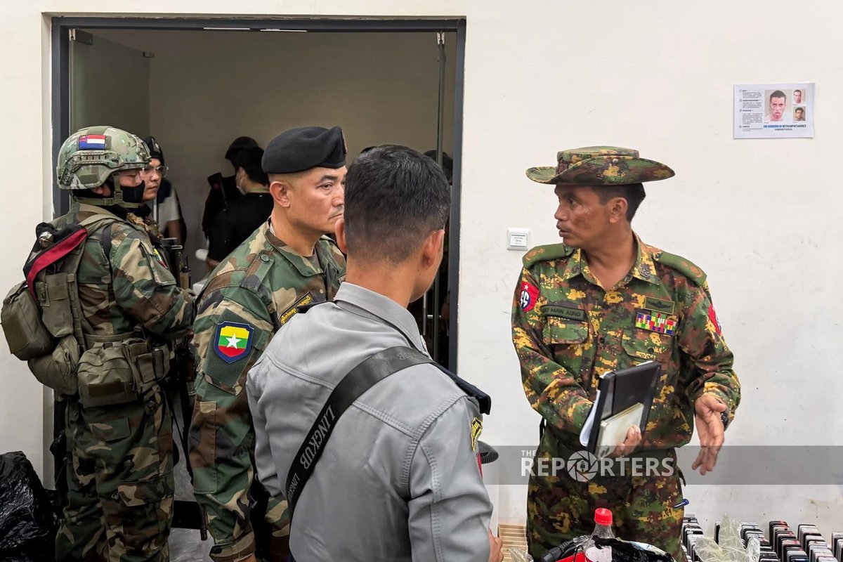 MizzimaNews's tweet photo. ရွှေကုက္ကိုလ်မှ လူမရှိသည့် အဆောက်အဦများတွင် စစ်ကော်မရှင်က ကျားဖြန့်နှိမ်နင်းရေးလုပ်ဟု ဒေသခံပြော 

#စစ်ကော်မရှင်
#ကျားဖြန့်
#ရွှေကုက္ကိုလ်
#BGF
#မဇ္ဈိမသတင်းဌာန
#MizzimaBurmeseNews 
Website Link >>> https://t.co/cmgvTdKu4h https://t.co/HLLi1RYIeZ