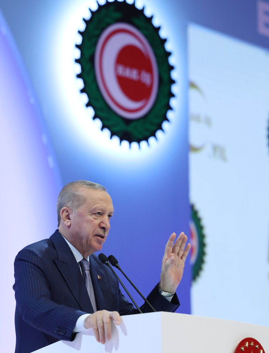 HaberBuzzz's tweet photo. 🏠 Erdoğan: “Ucuz kiralama sürecini başlatıyoruz” — TOKİ ile 500.000 sosyal konut planı devrede.
#Konut #Erdoğan #Ekonomi https://t.co/zrzhM3Yx2D