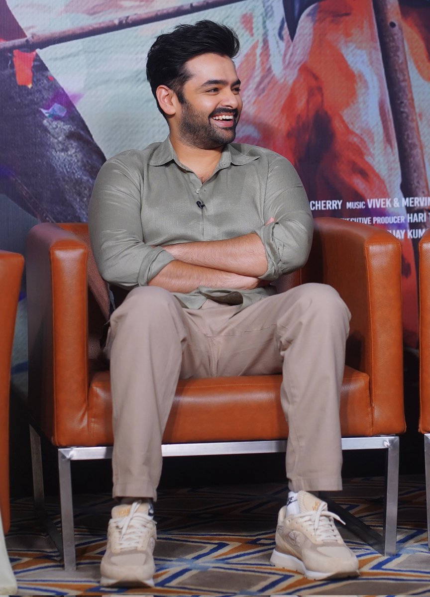 TeamRaPo's tweet photo. Calm, composed, and effortlessly dapper ❤️‍🔥

Energetic Star @ramsayz is showcasing his style and charm in Bengaluru while meeting the Kannada audience ahead of the #AndhraKingTaluka release 🤩

#AKT Kannada Trailer Out Today! 

#AKTonNOV27 #RAPO https://t.co/3Y6b8WZ0sm