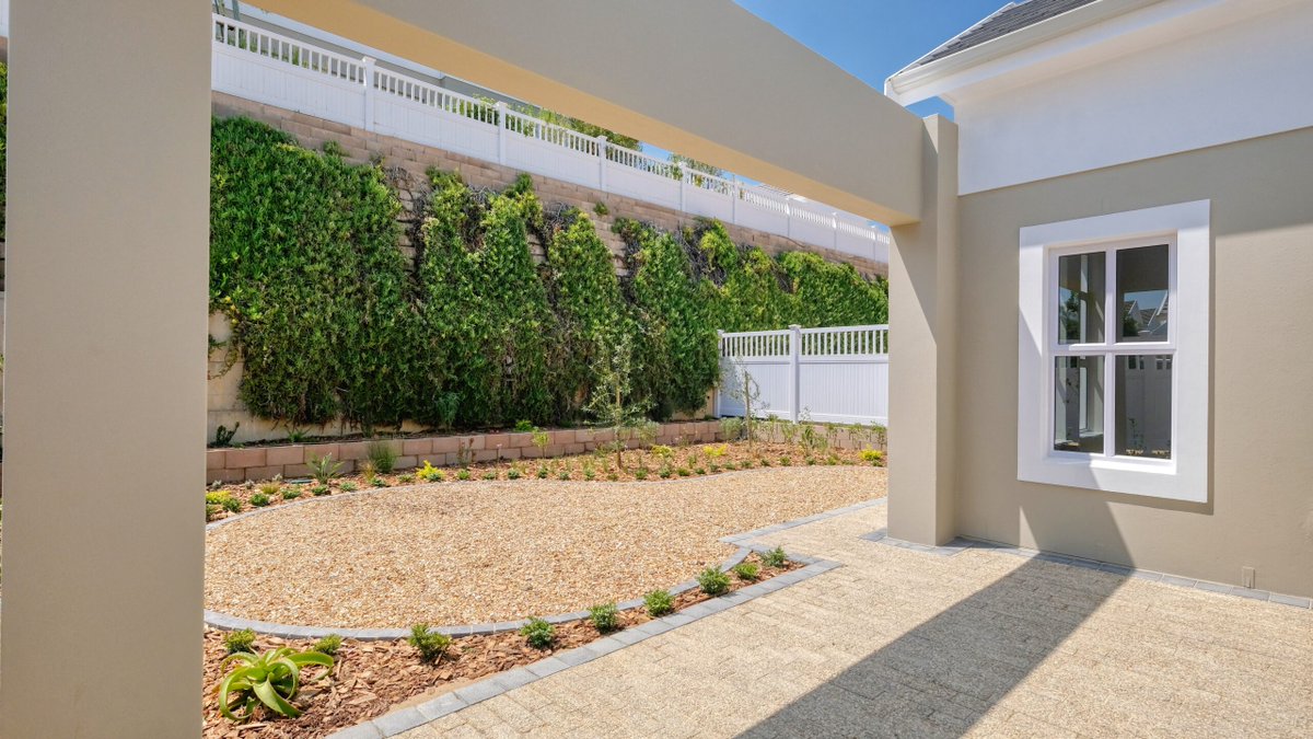 Discover refined living at R5.57M! This pet-friendly 2-bed, 2-bath cottage in The Somerset Lifestyle Village is move-in ready! Learn more: ow.ly/LJsx50XjMB1 #LuxuryLiving #SomersetWest #Over50s #RetirementVillage