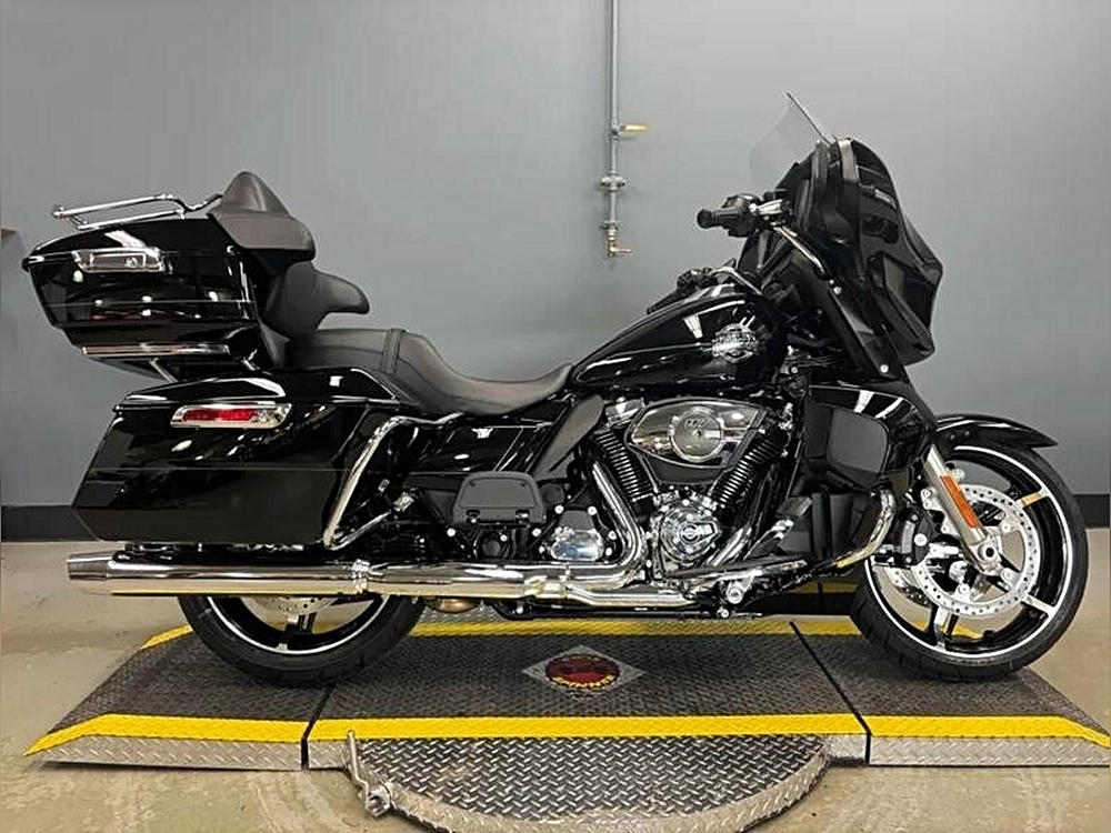SoundHarley's tweet photo. 2025 Harley-Davidson 2025 Harley-Davidson Street Glide Ultra Vivid Black 5miles
 visit our website for more details: https://t.co/GMLCnfy7v2 
or call 360 454 5000 https://t.co/9FlI0OUpnK