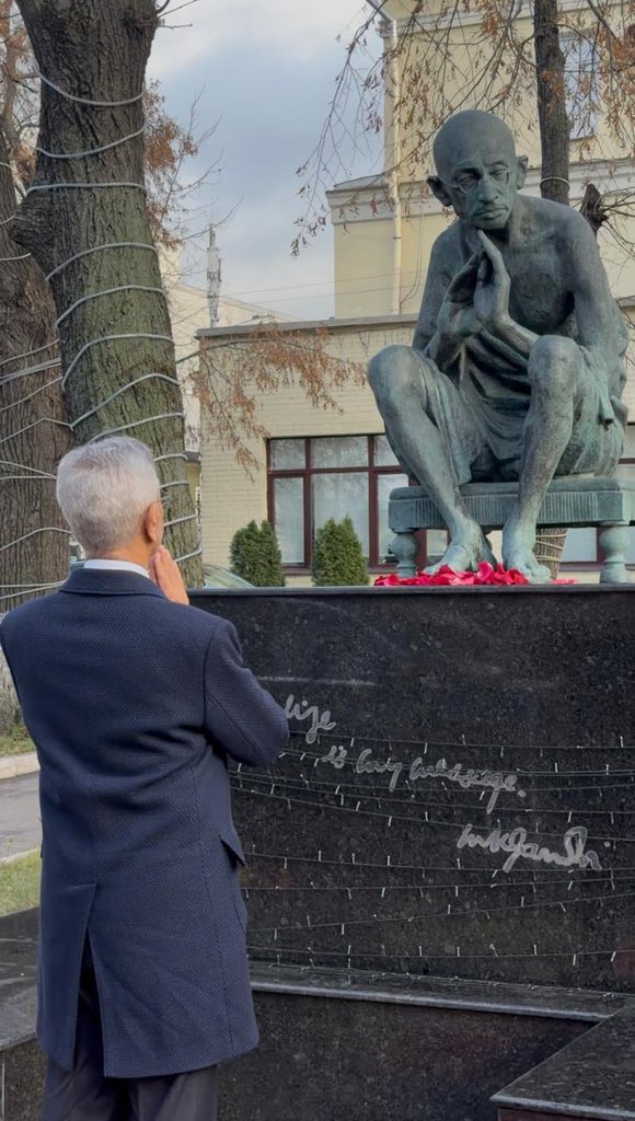DrSJaishankar's tweet image. Paid my respects to Mahatma Gandhi in Moscow this morning. 

His ideals and teachings are more relevant than ever.