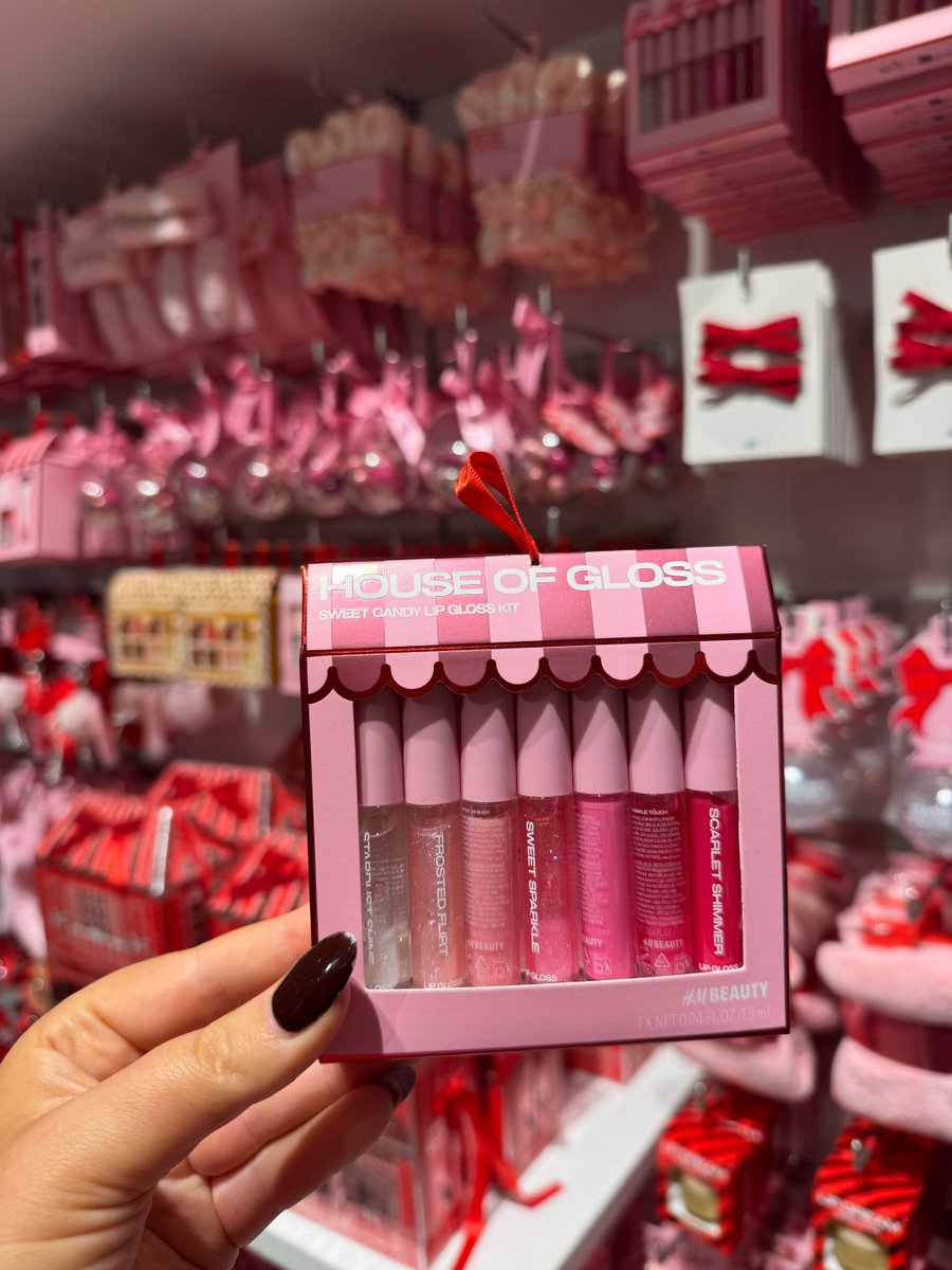 On Wednesday everything has to be PINK 🩷🌸🦩🩰🌷

Think pink this Christmas at <a href="/hm/">H&M</a> 💕🎄 From Secret Santas to stocking fillers (or a treat for yourself), they’ve got you covered - including the cutest makeup advent calendar! Hurry before they’re gone! 💄

#Flemingate