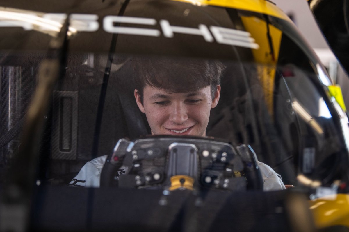 ppm_sports's tweet photo. πΈπThat smile says it all!
Itβs great to see @BryceAron2 back in a Porsche 963 LMDh machine at @DAYTONA β±οΈ
#PPM #IMSA #DriverManagement #Testing https://t.co/2cRH9tnZHs