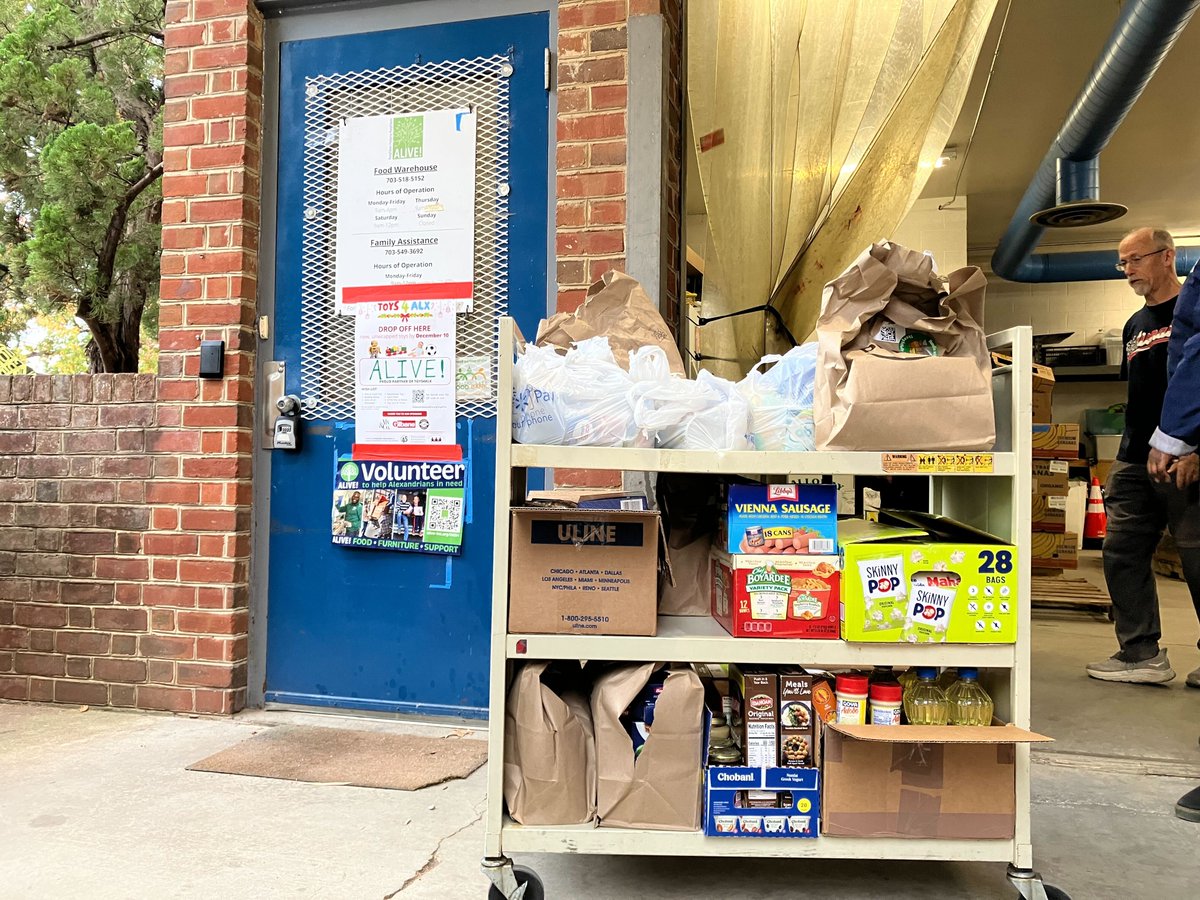 _BryceTech's tweet image. 187 lbs of non-perishable food collected at BryceTech HQ  were delivered (along with a cash donation) to the ALIVE Food Bank. 

@ALIVE4AlexVA continues to support families across the DC Metro area, and we appreciate the work they do for the community.

Thank you to Ian Dickinson,…
