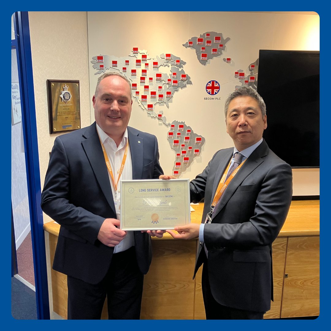 secomplc's tweet image. A big congratulations to Phil Lamb, UK North Divisional Director, on 25 years with SECOM! 🎉

Managing Director Satoru Awano presented his Long Service Award in recognition of his hard work and dedication. Thank you for everything, Phil! 👏

#SECOM #LongServiceAward #Recognition