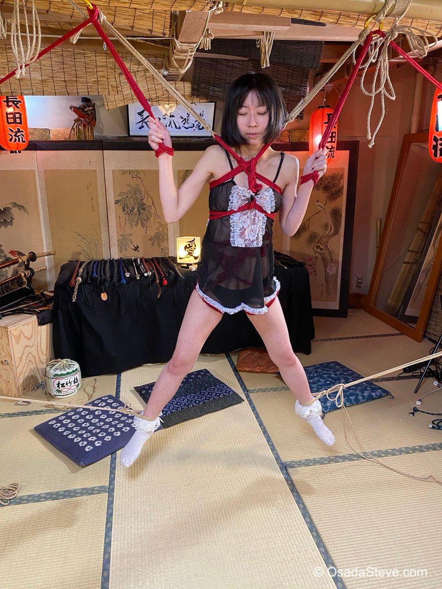 In order of appearance:
Sabaku hatten gote, 鎖縛八点後手 x2
Sajo-ryu ganji garame, 鎖縄流 雁字搦め
Tatezuri, 縦吊り
kinbaku-academy.com 
Learn all this at the cradle of kinbaku.

#osadaryu #長田流
#kinbaku #緊縛
#shibari #縛り
#OsadaSteve #長田スティーブ
#sajoryu  #鎖縄流