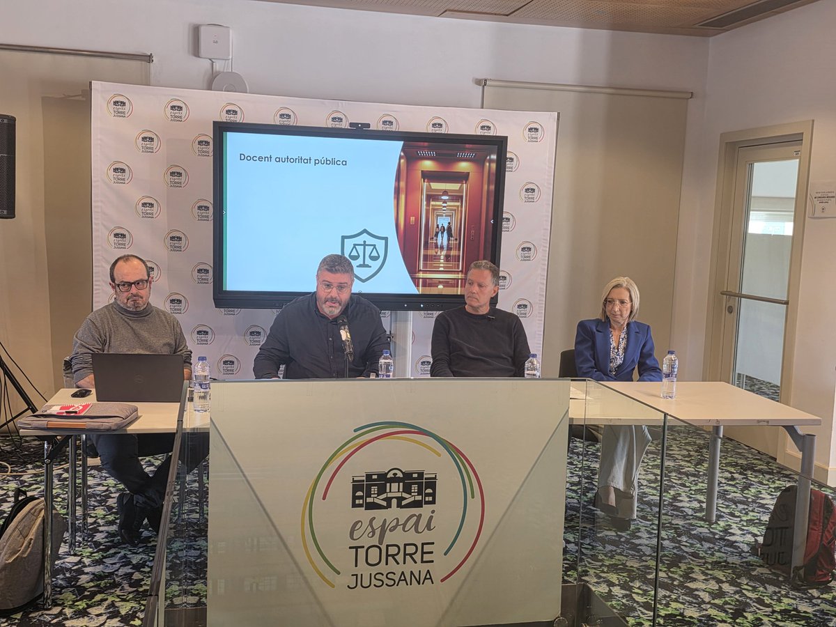 Reclamem l’#AutoritatDocent ja!
Sense respecte ni protecció no hi ha educació de qualitat. Els docents sostenim l’escola cada dia, però el sistema encara no ens valora com cal.
La USOC <a href="/EnsenyamentUSOC/">FEUSOC</a> ho té clar: volem suport real  i dignitat professional.
#USOC #EducacióPública