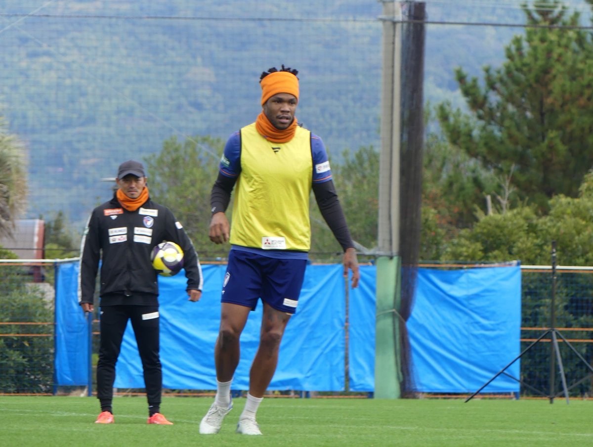 EG_kyuoki's tweet image. 「僕が（今季）残った理由の1つには、クラブもそうだし、長崎県民のリスペクト・愛情をすごく感じられるということにお金で買えない価値があると思っています」
長崎への思いを問われた #マテウスジェズス 選手はこのように答えました。
（エルゴラ長崎担当:椎葉洋平）#vvaren