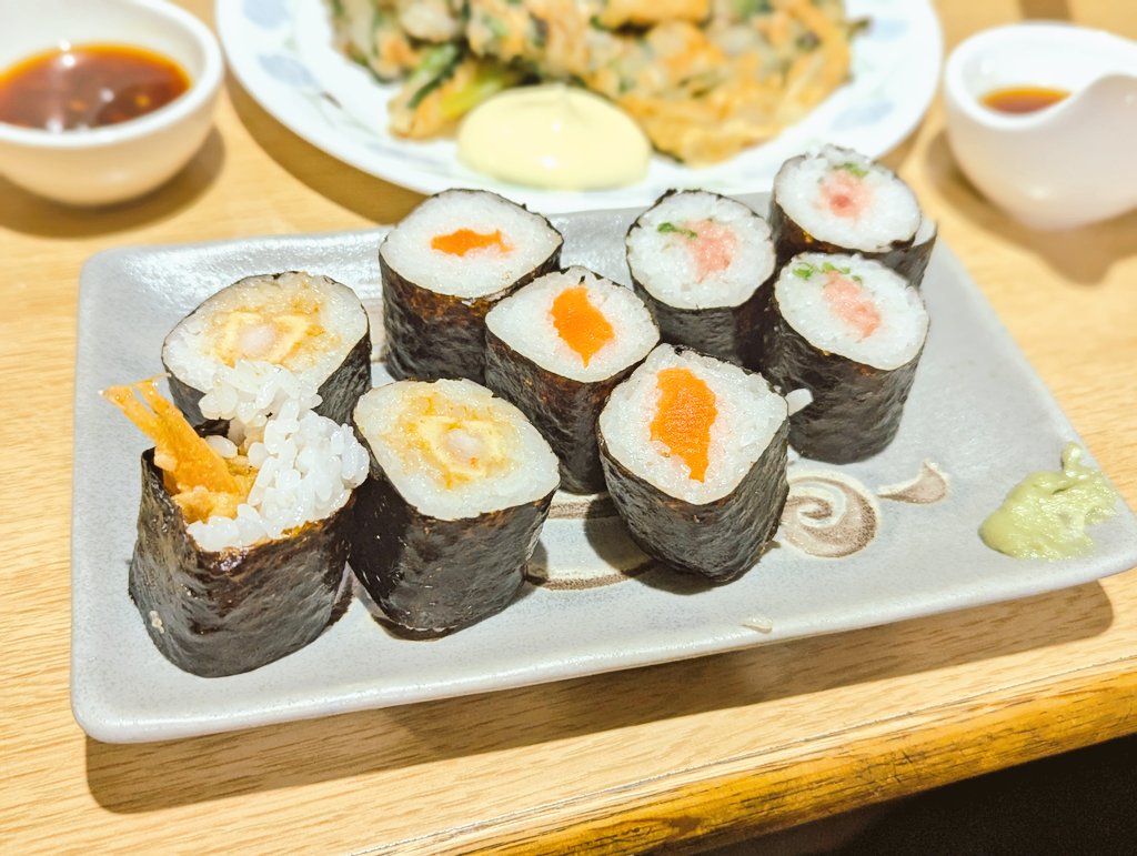 MarronTree's tweet image. 昨日のお献立&amp;amp;今日の朝ごはん

今季二度目の秋刀魚の塩焼き
ざっくり歯ごたえありの鬼おろし
お惣菜の魅力に負けた関東風の揚げだし豆腐
ノルウェーサーモンのお刺身
たこわさび

買い物に出たら、秋刀魚がお安かった！できたてお惣菜のタイムサービスに負けてもーたw

朝は
ニラ玉チヂミと中巻き寿司