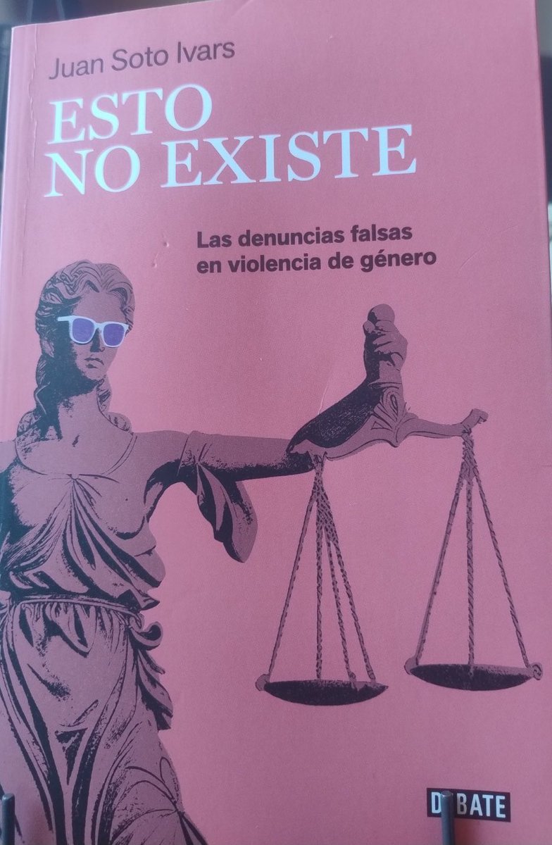 Solo llevo leída una cuarta parte, pero es tal el aluvión de escandalosos datos y de sugerentes reflexiones, que mucho tendrían que cambiar las cosas para no concluir que este ensayo de Soto Ivars es una de las cosas más valientes y revolucionarias que se han parido en décadas.