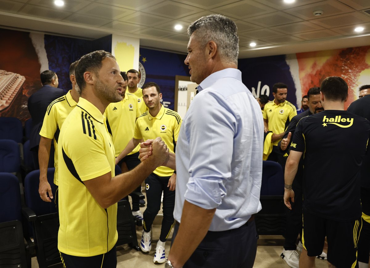 💬 Domenico Tedesco: "Genelde başkanlık seçimleri, özellikle bir mağlubiyetten sonra, teknik direktör için risklidir. Ancak burada güven kaybetmedim. Yeni başkanın seçilmesi çok hızlı gerçekleşti. Seçim sonrası yaptığımız görüşmeler çok olumlu geçti." (Bild)