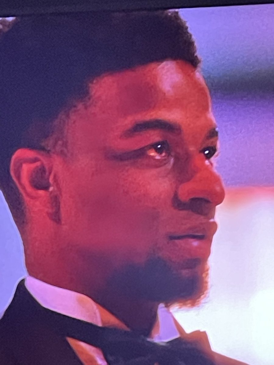 anniefitness's tweet photo. I can’t believe Trinity, player 398, just sacrificed himself for the other four players. I’m crying 😭 . I hope God blesses him for his beautiful heart and kind gesture. #SquidGame https://t.co/6OVRec7M7X