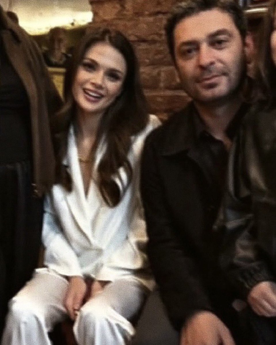 Bu güzelliğiniz karşısında artık çıldırmak istiyorum……  #SinemÜnsal #OzanAkbaba