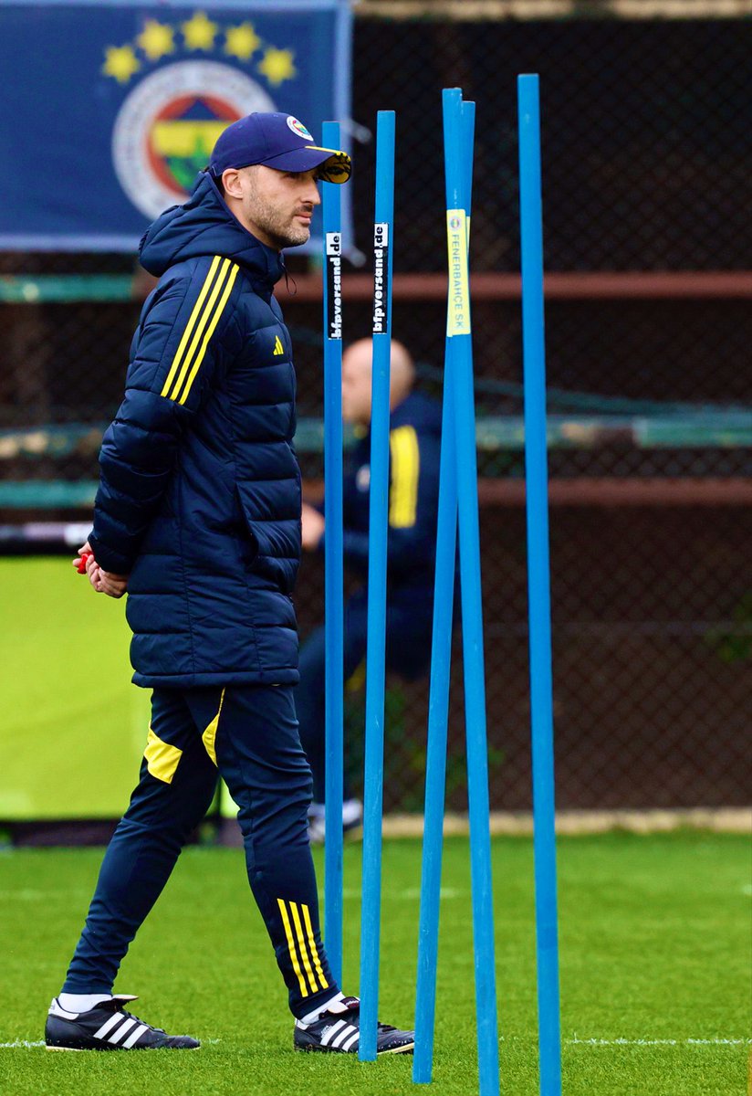 Herneyse !!! 😏

Milli Ara Bittiii !!! 👋
BAŞLIYORUZZZ !😏 <a href="/Fenerbahce/">Fenerbahçe SK</a> 🌿
#Fenerbahçe #Tedesco 💛💙💯