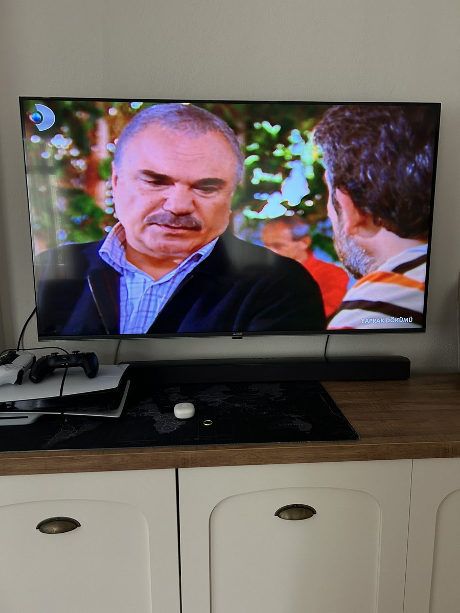 selambensemma's tweet photo. Evlenmişsindir doğum iznine çıkmış evde sabah kuşağında yaprak dökümü izliyorsundur işte hayatımın prime dönemi tam olarak 😅😅 https://t.co/pwwpg3mJ08
