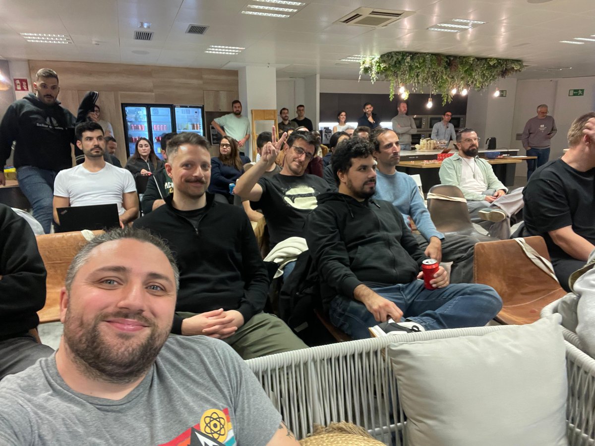ReactJsBCN's tweet image. Last night we had our last meetup of the year 🚀🚀🚀

And what a fantastic event we had. Thanks to @Lodgify  and @motanelu for hosting! 

Thanks to our excellent speakers Oscar and Bernabe, who wowed us with two outstanding presentations

See you next time!