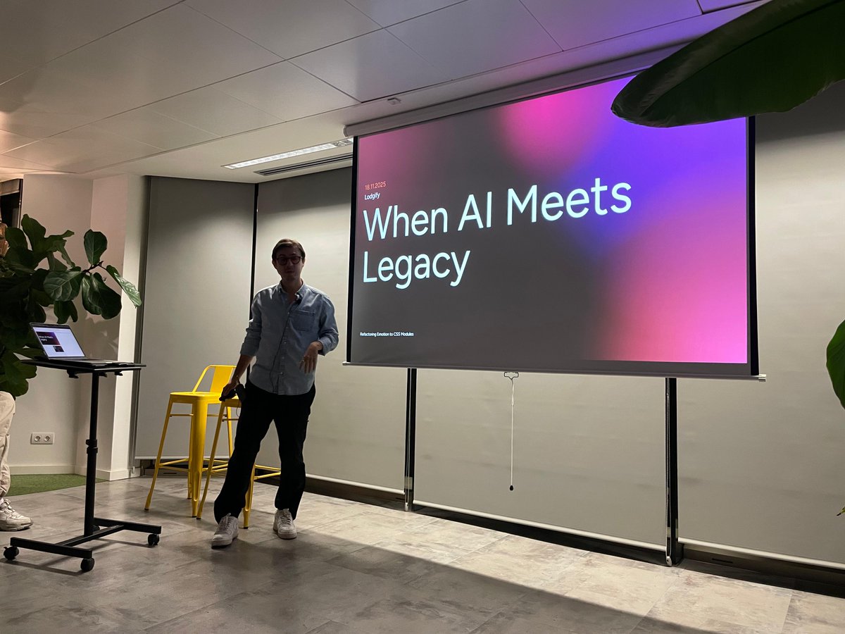ReactJsBCN's tweet image. Last night we had our last meetup of the year 🚀🚀🚀

And what a fantastic event we had. Thanks to @Lodgify  and @motanelu for hosting! 

Thanks to our excellent speakers Oscar and Bernabe, who wowed us with two outstanding presentations

See you next time!