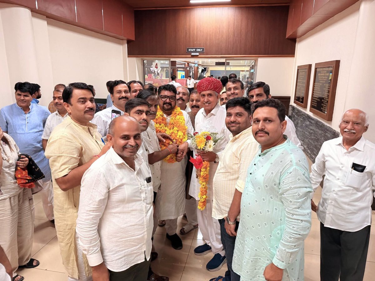 આજે કેરાલા ના કોચી ખાતે મારા પ્રવાસ દરમિયાન રાજસ્થાન સમાજના સૌ ભાઈઓ દ્વારા જાલોરના સાંસદ શ્રી લુમ્બારામજી ચૌધરી સાથે મારું સ્વાગત સન્માન કર્યું..
