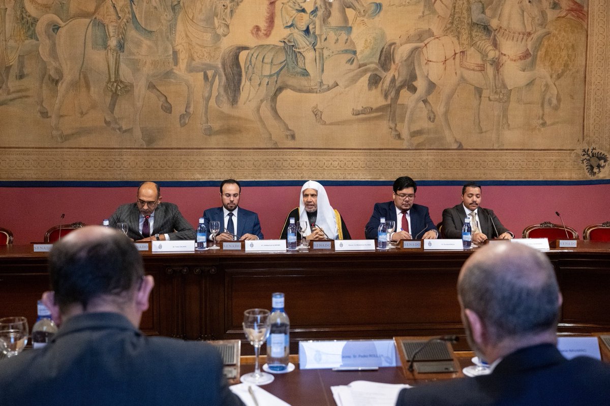 MWLOrg_en's tweet image. This morning:

In a meeting regarded the first of its kind in history with a religious figure, during which H.E. received the Senate&apos;s highest medal, H.E. Sheikh Dr. #MohammedAlissa @MhmdAlissa , Secretary-General of the Muslim World League (MWL) and Chairman of the Organization…