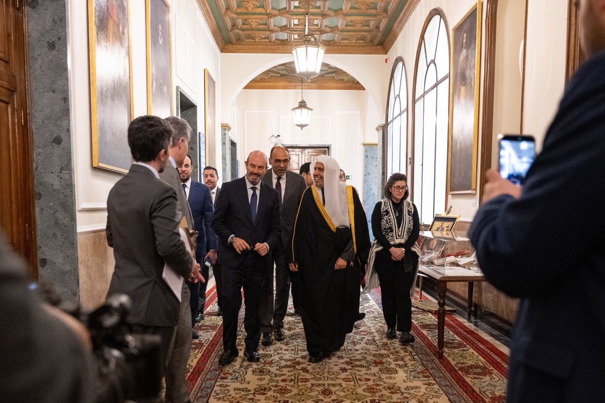 MWLOrg_en's tweet image. This morning:

In a meeting regarded the first of its kind in history with a religious figure, during which H.E. received the Senate&apos;s highest medal, H.E. Sheikh Dr. #MohammedAlissa @MhmdAlissa , Secretary-General of the Muslim World League (MWL) and Chairman of the Organization…