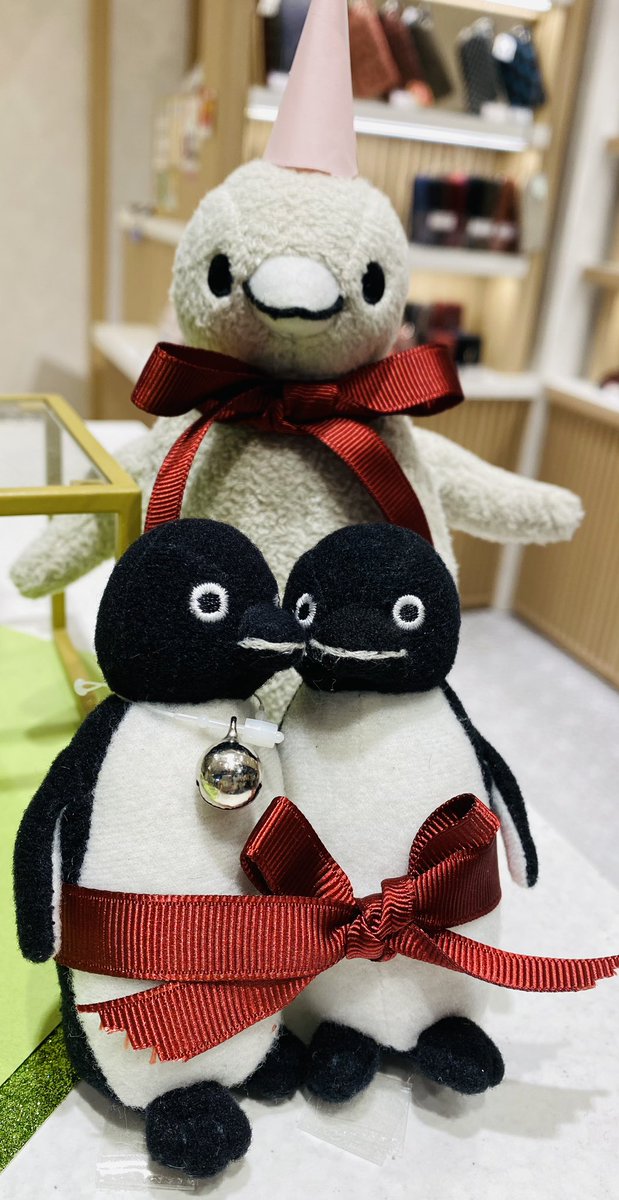 ◆在庫状況につきまして◆
18日より販売のSuicaのペンギン更紗柄ですが、多くのお客様にご来店をいただき
リュック以外の商品はすべて完売となりました。
Suicaのペンギンシリーズの商品につきましては、再入荷などあり次第、SNSでも発信をさせていただきます。
#東京駅#グランスタ#Suicaのペンギン