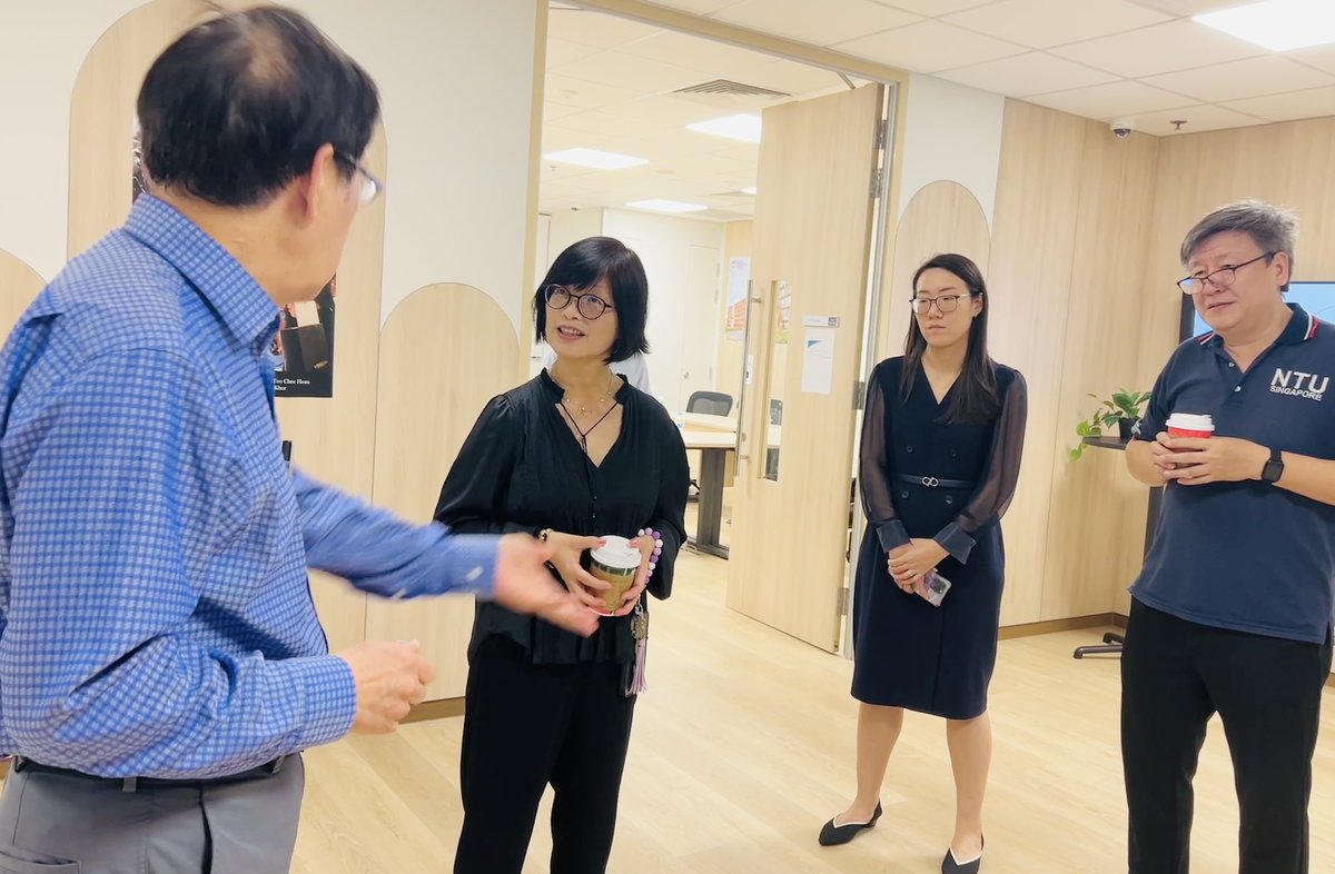 Lily Ren tweet media