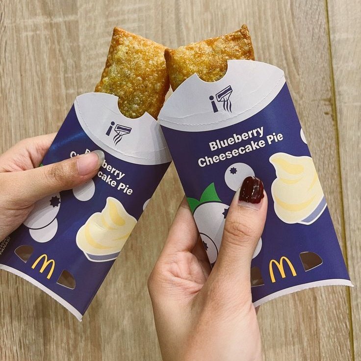 sweetberryfair's tweet image. this or that // mcdonald&apos;s pie

cals are not counted ~♡~
#foodpoll #mcdonalds #interactivethread #edtwtㅤ