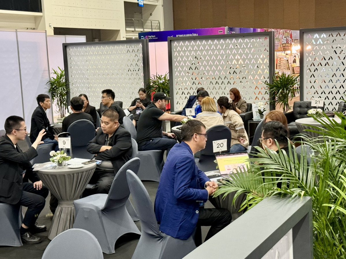 digitechaseanth's tweet image. วันแรกของเราคึกคักตั้งแต่เช้ายันบ่าย!
เหล่าผู้ร่วมงานมาร่วมอัปเดตเทรนด์ดิจิทัลแห่งอนาคตไปด้วยกัน
ที่งาน #DigiTechASEANThailand #AIConnect2025 

ยังมีวันที่ 20 และ 21 พย 68
รอให้คุณได้สร้างคอนเนกชันในแวดวงธุรกิจ
พร้อมพบเทคโนโลยีและโซลูชันใหม่ ๆ 
ที่พร้อมยกระดับองค์กรของคุณ 🚀✨