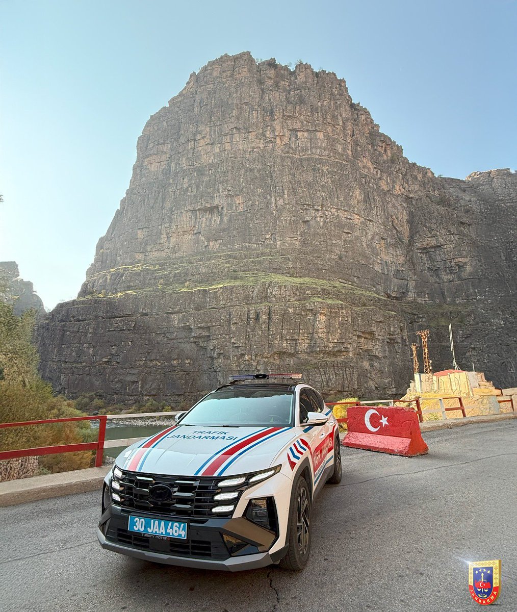 Trafik Jandarması her yerde🇹🇷 

📷Hakkari Şine Dağı  

#Jandarma #TrafikJandarması