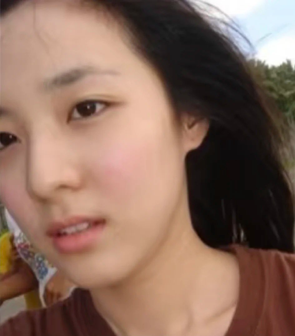 sandaragurlie's tweet image. they have the same shape ng eyes 😆