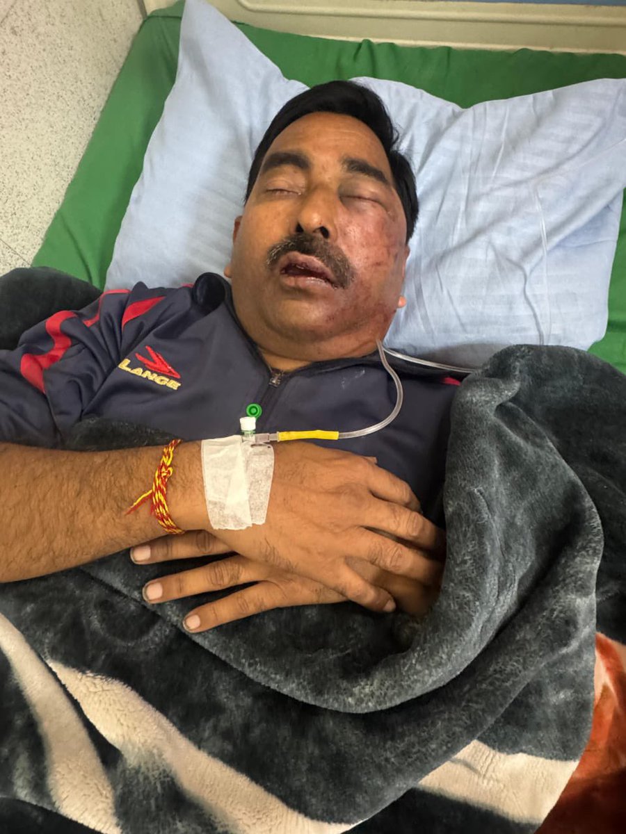 ManishPandeyLKW's tweet image. शर्मनाक.. बेहद शर्मनाक 
जिसने भी किया हैं वो बहुत ही गिरा हुआ इंसान हैं☹️