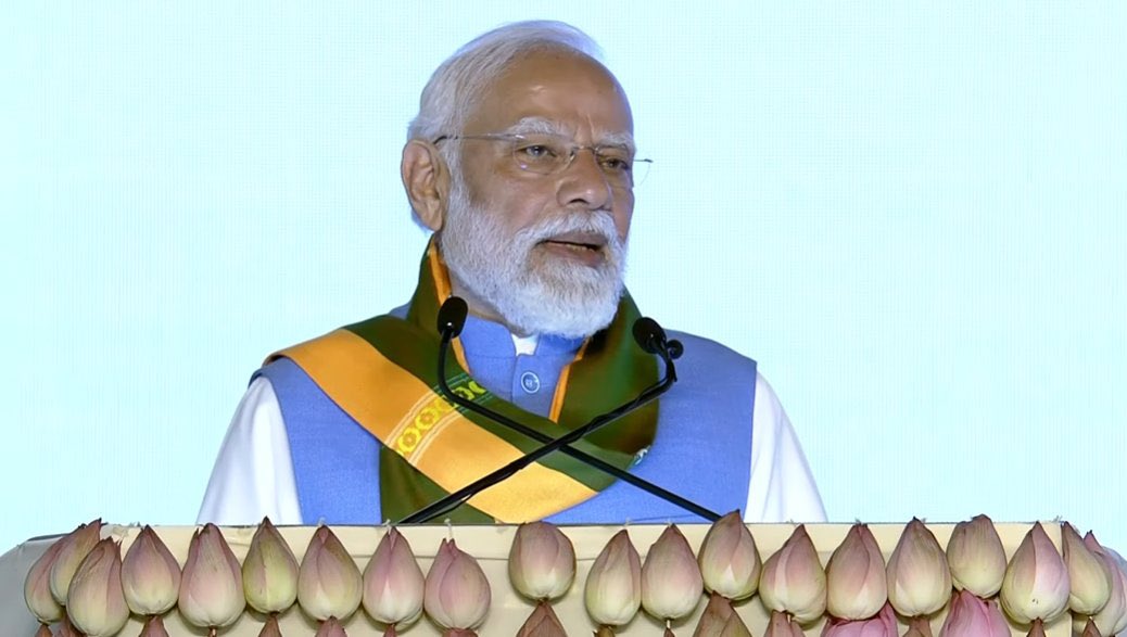 DrJitendraSingh's tweet image. When I was at the podium, I noticed many of my brothers twirling their &apos;Gamchas&apos;.

In that moment I thought the spirit of Bihar had arrived even before I did.

- PM Sh @narendramodi