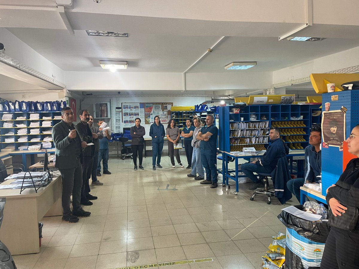 Mersinde Bütçe Mitingi Çerçevesinde Örgütlenme Çalışması ;

Genel Başkanımız Mesut Balcan,  8 Nolu Şube Başkanımız Musa Özdemir, 8 Nolu Şube ŞYK Yaşar Demir Toroslar, Bahçelievler, Mersin PİKM Müdürlüklerinde PTT emekçileri ile görüşmeler yapıldı.

Görüşmelerde son süreçte