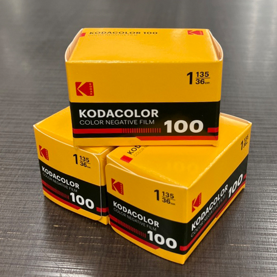 yaotomi_info's tweet image. 入荷しました 　好評 販売中!!

新製品
KODAK KODACOLOR 100 
KODAK KODACOLOR 200

JR大阪駅店06-6341-7005 
駅前第3ビル本店06-6341-0284 
JR高槻駅前店072-683-0813 （高槻店は11/21（金）予定）
当店にて フイルム現像、スマホへデータ転送出来ます
#KODACOLOR #FilmDevelopment