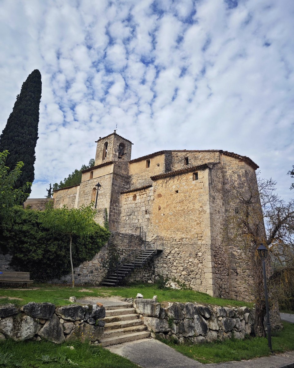 🚶‍♀️Veniu a descobrir els paisatges de tardor de #Querol, entre natura i patrimoni? L'església de Santa Maria, el castell del segle X, Sant Jaume de Montagut o l'hort de les salamandres, un indret ple de vida, us hi esperen!

📷 <a href="/ConsellAltCamp/">Consell Comarcal de l'Alt Camp</a>, <a href="/AnnaSaballs/">Anna Saballs</a> 

#CostaDauradaInterior