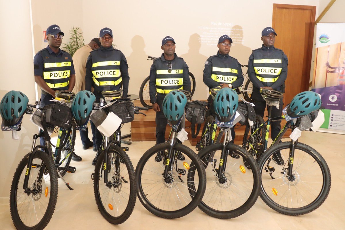 ali_naka's tweet image. In other News, France has donated 5 bicycles to Gabonese Police. 

We are led by FOOLS

Musatanyoko!