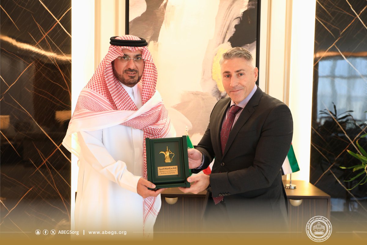 Abegsorg's tweet photo. معالي المدير العام لـ #مكتب_التربية_العربي_لدول_الخليج الدكتور محمد بن سعود آل مقبل يلتقي سعادة نائب سفير جمهورية تركيا لدى المملكة العربية السعودية سعادة الأستاذ مراد عمر أوغلو، وجرى خلال اللقاء بحث عدد من الموضوعات ذات الاهتمام المشترك.

https://t.co/ZoNPY9cTWx https://t.co/HKqQd9aJ1z