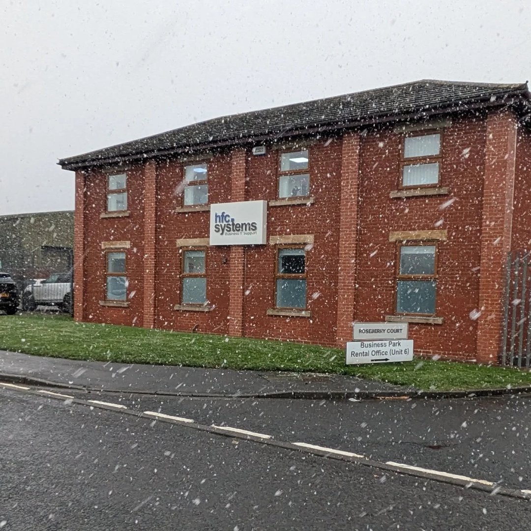 hfcsystemsIT's tweet photo. I owe the weather man an apology ❄️

#firstsnow https://t.co/OIXd4Kd7Ud