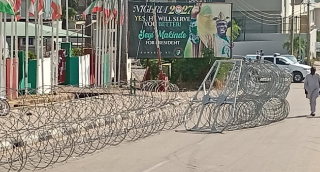 channelstv's tweet photo. Police Cordon Off PDP National Secretariat Amid Leadership Crisis

https://t.co/uX9aOo4D4A https://t.co/MopRzspRrf