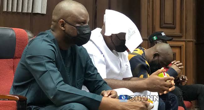 UNOFFICIALFACT's tweet image. Insecurity! Insecurity! 

You all will soon know why they kept ABBA KYARI in prison deliberately till now. 

The man told me things with evidence that brought tears to my eyes in prison.
I wanted to speak for him, but some ignorant Nigerians felt i was released from prison to…