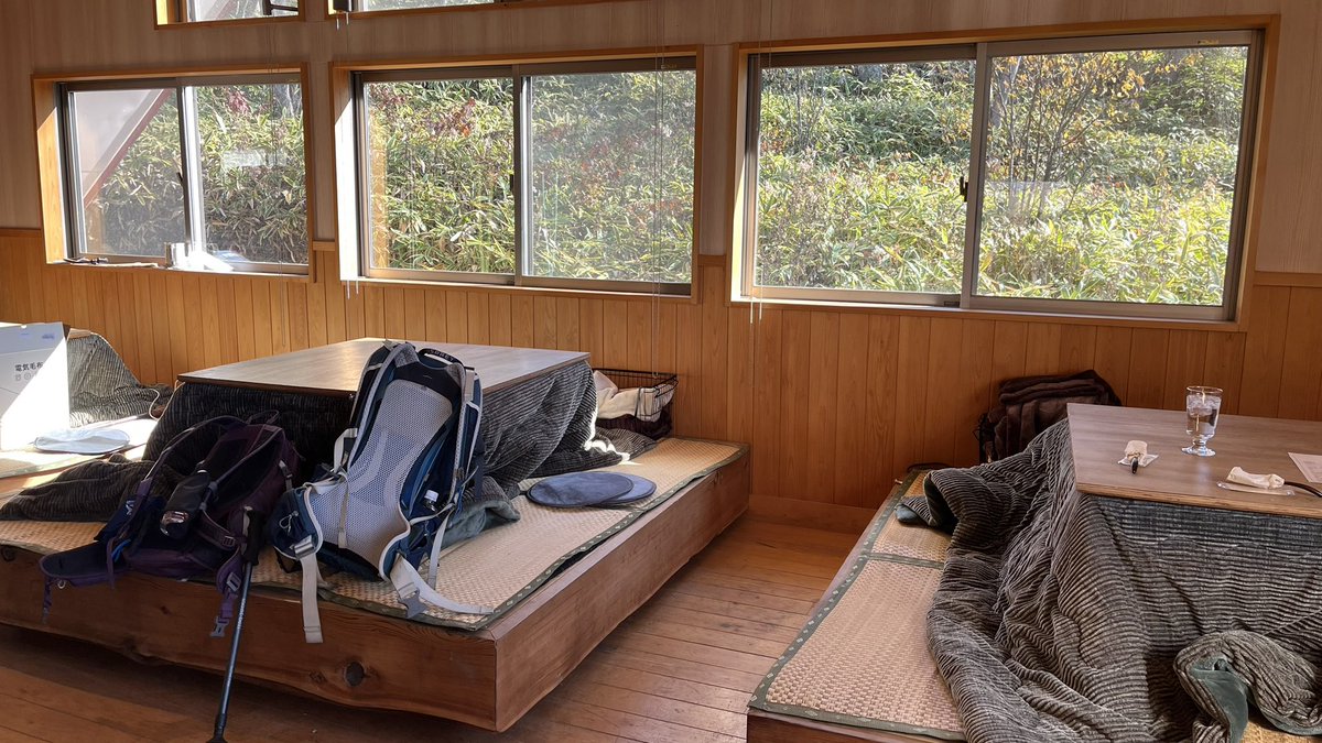 maimaimaiko3068's tweet image. 陣馬形山山荘

暖炉、こたつで暖かい