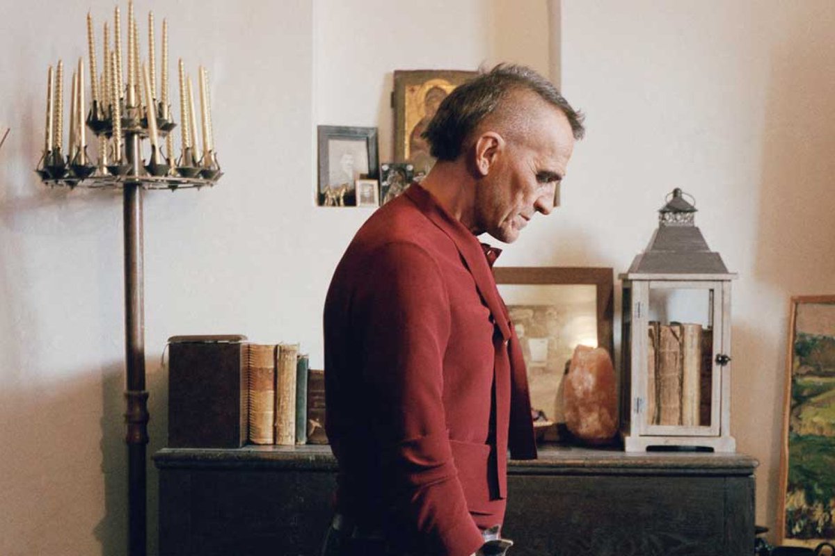 Se l'obbedienza è dignità fortezza
La libertà una forma di disciplina
Assomiglia all'ingenuità la saggezza
Ma non ora non qui no non ora non qui...

Giovanni Lindo Ferretti