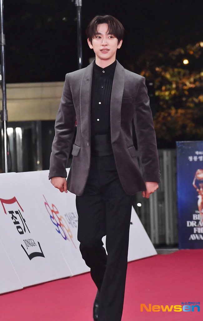 cyjprint's tweet image. 251119 | Park Jinyoung at The 46th Blue Dragon Film Awards Red Carpet 

#Jinyoung #진영 @JINYOUNG
#GOT7 #HiFive #Hi5 #하이파이브