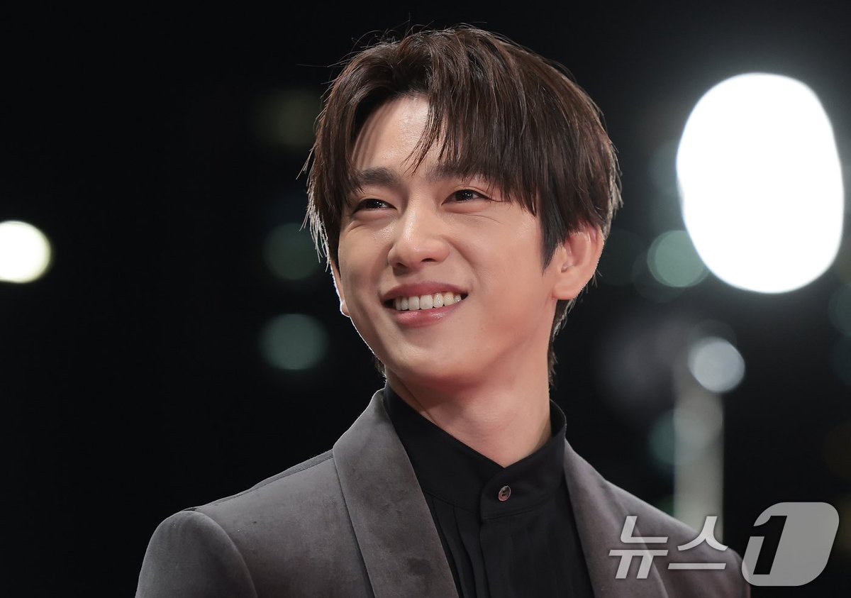 cyjprint's tweet image. 251119 | Park Jinyoung at The 46th Blue Dragon Film Awards Red Carpet 

#Jinyoung #진영 @JINYOUNG
#GOT7 #HiFive #Hi5 #하이파이브