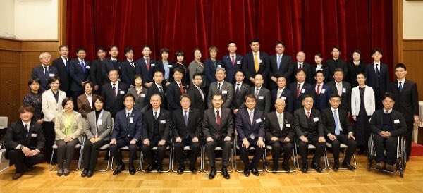 GW3CjJsMQ6n2ye1's tweet image. 【国語辞典】
『日中友好議連』とは？
通称　ハニトラ、マネトラ議連

中国に弱みを掴まれ、中国の為に働く日本の国会議員集団をいう。