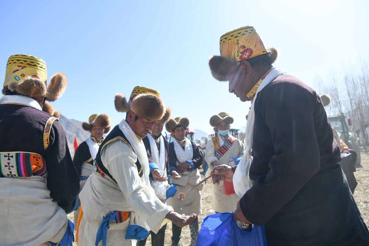 Frontlinestory's tweet image. #FrontlineFocus: Xizang: My home, our journey

#Xizang today — People as masters of their homeland

The CPC and the Chinese government have translated whole-process people&apos;s democracy into institutional arrangements and concrete actions in Xizang.

🏔️ Regional ethnic autonomy
•…