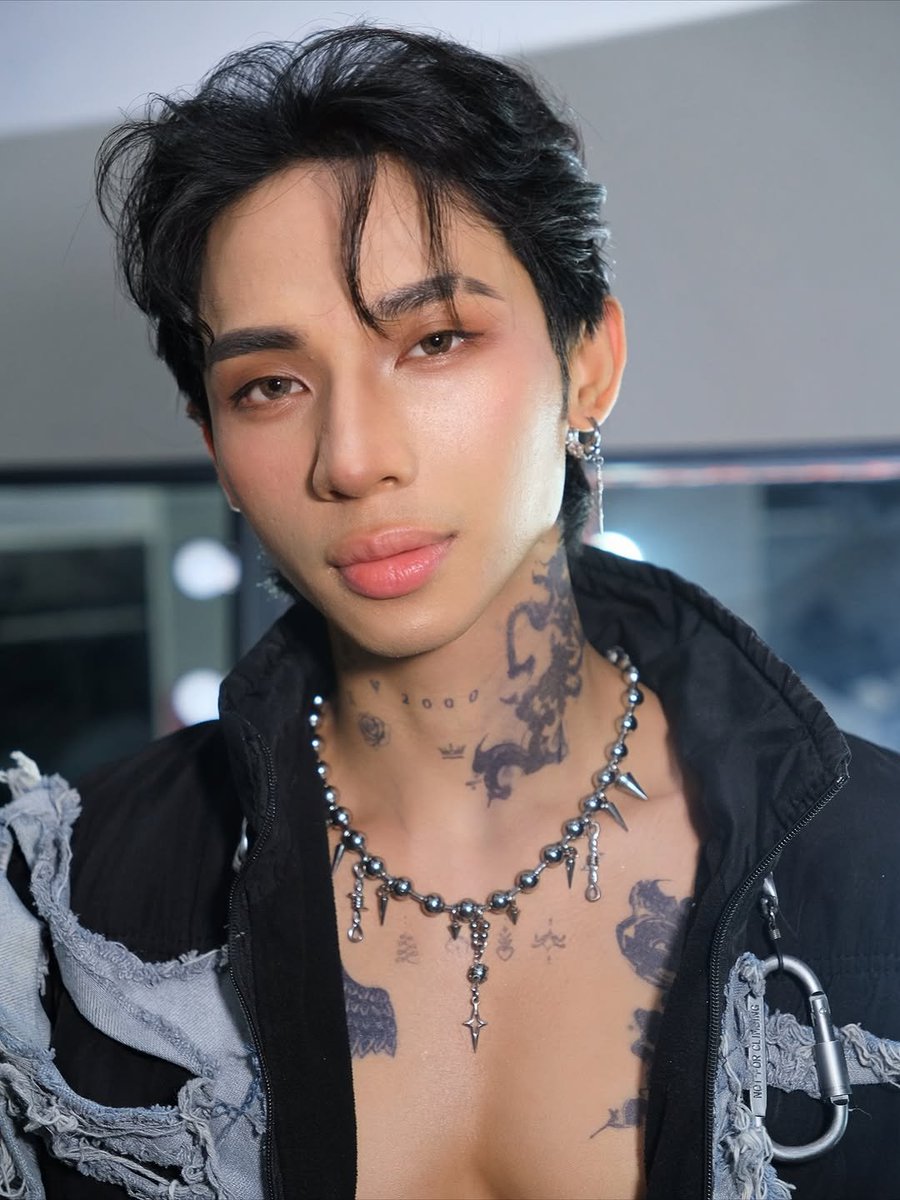 belovedtaneo's tweet photo. "face card never declines" in filipino it's "tanginang mukha iyan dapat sa'yo may relihiyon na ikaw lang ang sinasamba" https://t.co/et5uzeggkR