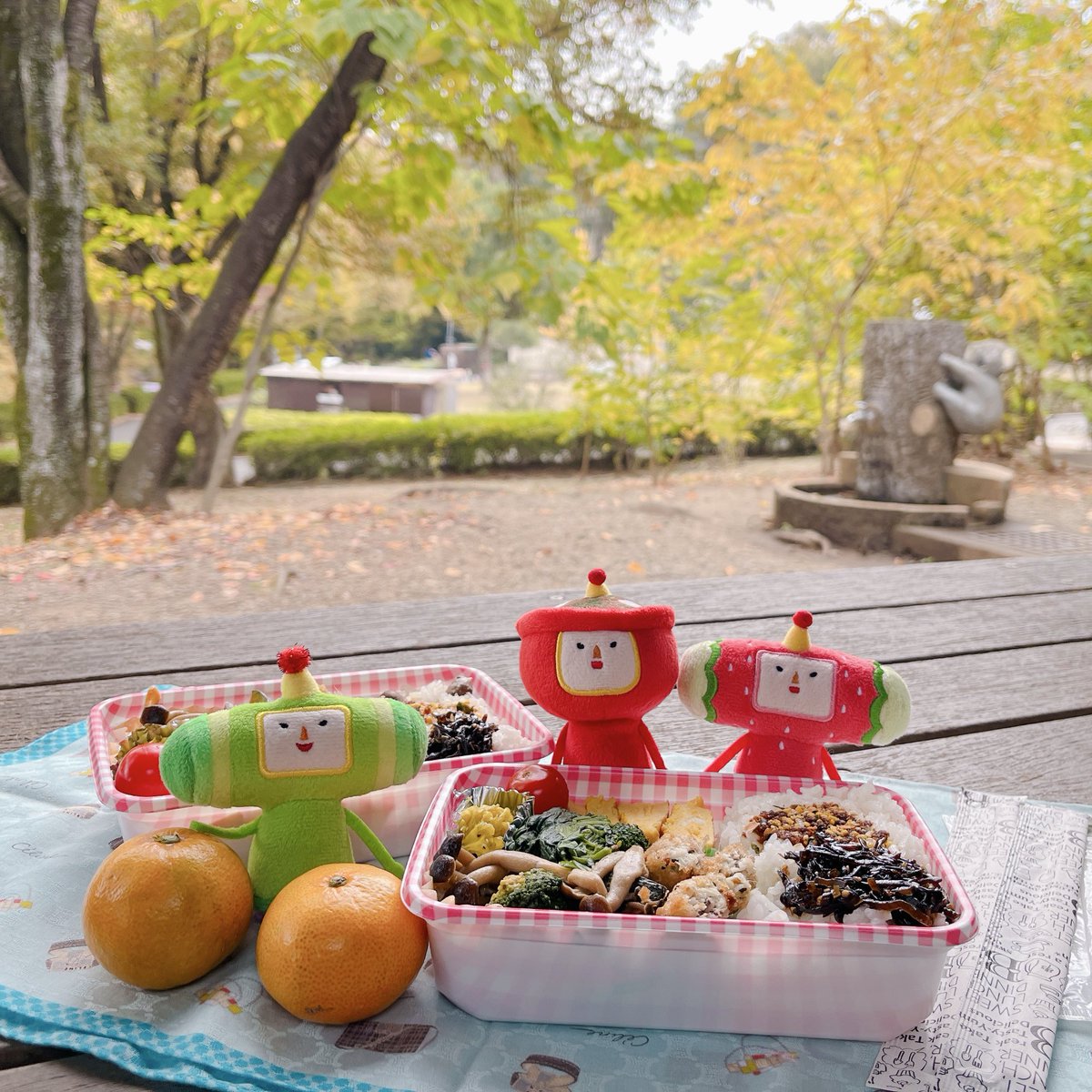 katamary_prince's tweet image. 紅葉見ナガラオ弁当？秋デスネー🍁