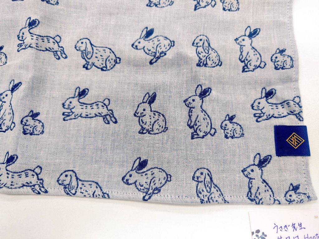 sr_oreo_rabbit1's tweet image. 事務所に届いた送付物をパカッと開けたら……🐇🐇🐇🐇🐇🐇🐇🐇🐇🐇

あるフォロワーの先生からウサギがぎっしり詰まったハンカチをいただきました！ありがとうございます！

とにかくかわいーーー🤣🤣🤣
大切に使わせていただきます！